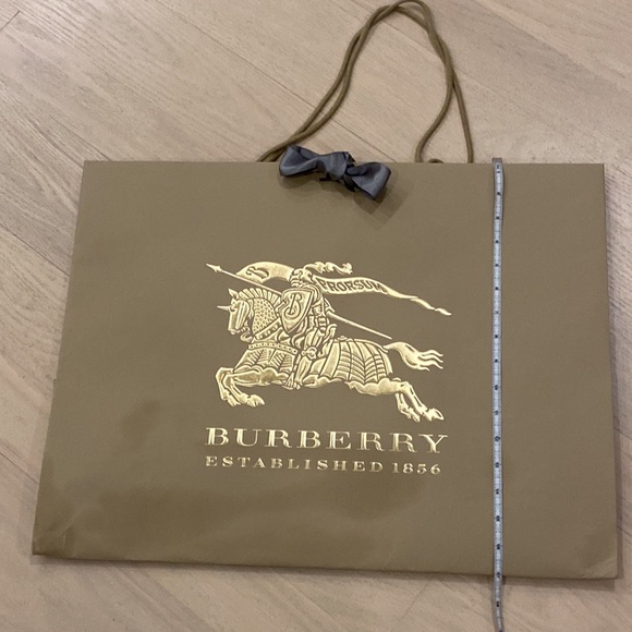 Authentic extra large Burberry paper bag - Picture 3 of 13
